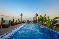MAY DE VILLE Corner Hotel - مسبح غير متناهي