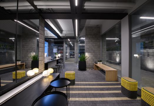 모와 방콕의 강변 뷰 수영장