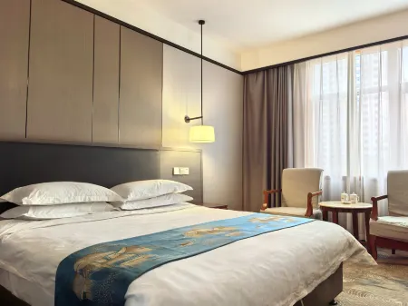 Weilai Holiday Inn Отели рядом с достопримечательностью «Huanghe Jiaotong University (Shangde Campus)»