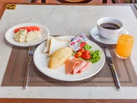 Rattana Karon Beach Hotel カロン・ナイト・マーケット周辺のホテル