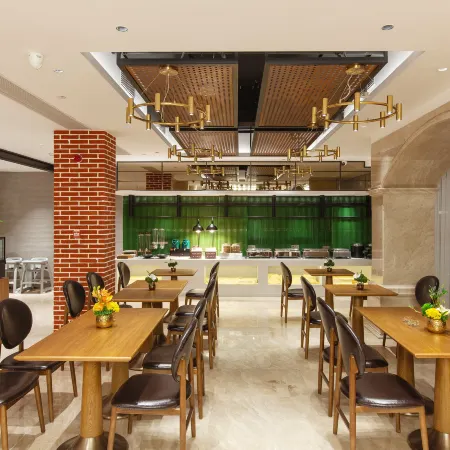 James Joyce Coffetel Hotel (Xiangyang Ancient City Tanxi Road)