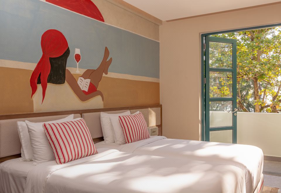 소울 부티크 호텔 푸꾸옥의 모던한 객실 또는 수영장