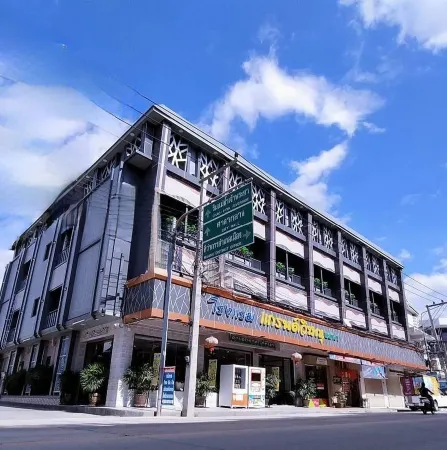 Grand Visanu Hotel Отели рядом с достопримечательностью «Chao Por Chao Mae Na Pha Shrine»