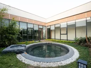 Yangzhou Fengyin wutong Holiday Hotel
