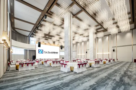 Yuehua Jinpu International Hotel (Pubei Aoyuan Plaza) Отели в г. Пубэй