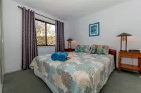 Golf & Beach Bliss: Book Direct in Salamander Bay Отели в г. Уан Майл