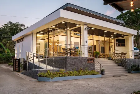 Magarra Hotel Отели в г. Батаан