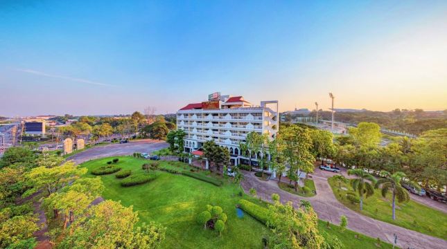 โรงแรมภูพานเพลซ