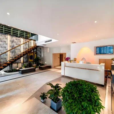 Urumqi Junhe Box Hotel (West Daqiao Hongshan Park Branch) Hotels near People's Park
