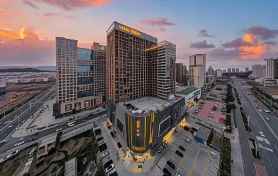 威海瀾燁オーシャンビューホテル（火炬八街国際海水浴場） Shandong University of Arts Weihai Branch周辺のホテル