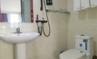 Ucd hotel (gao qing xin long inn)