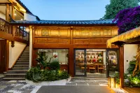 Xinyue·Mid villa Designer Homestay with Snow Mountain View (Dashuiche Store in the Ancient Town)