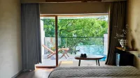 Wild Return Courtyard