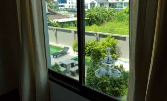 RQ Bangkok Sukhumvit 107 by Collection O