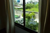 RQ Bangkok Sukhumvit 107 by Collection O Hotels near Bang Pu Recreation Center