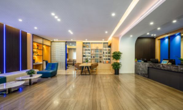 R ROYALSS HOTEL (Jiuzhaigou Valley Scenic and Historic Interest Area Tourist Center)
