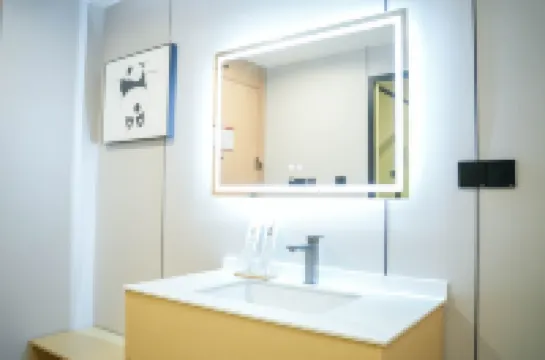 Fenbei E-Sports Hotel (Fuqing Dongbai Liqiao Special Historical Cultural Street)