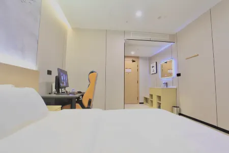 Fenbei E-Sports Hotel (Fuqing Dongbai Liqiao Special Historical Cultural Street) Отели рядом с достопримечательностью «Fujian Technological Normal University (Shizhushan Campus)»