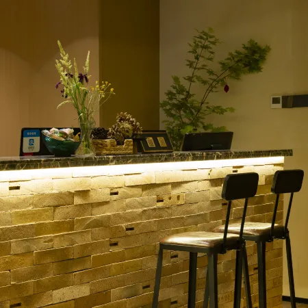 Mid Mountain and White Homestay (Bei Scenic Area Hub Store)