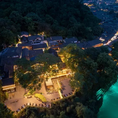 Moonlight Aquarius Homestay (Dujiangyan Scenic Area Nanqiao Branch) Hotel berhampiran Yuleishan Park