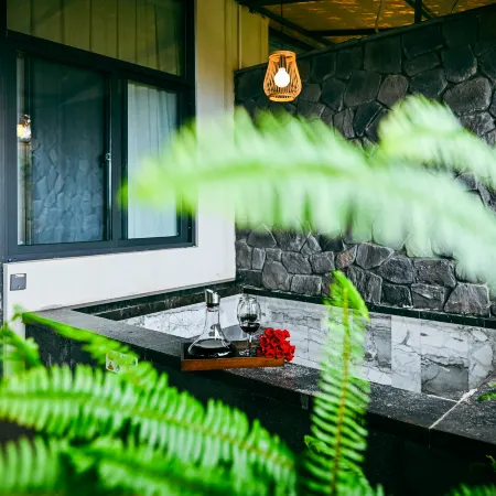 Huaqianzhu Hot Spring Hotel (Kunming Dianchi Xishan Scenic Area)