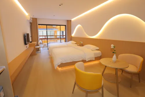 Huaxiang Four Seasons Boutique Inn (Xijiang Qianhu Miao Village)