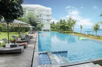 Hotel Santika Premiere Beach Resort Belitung - Beach
