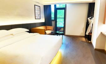 Changshouli Premium Hotel (Changshou Road Metro Station Branch)