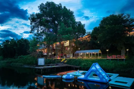 Wangwuyuan · Liusu Xiaozhu · Huangling Designer Homestay Отели рядом с достопримечательностью «Wangcha Village»