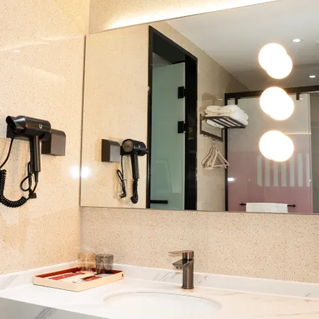 Huaqiao Smart Boutique Hotel (Quannan County Zhanqian Road)