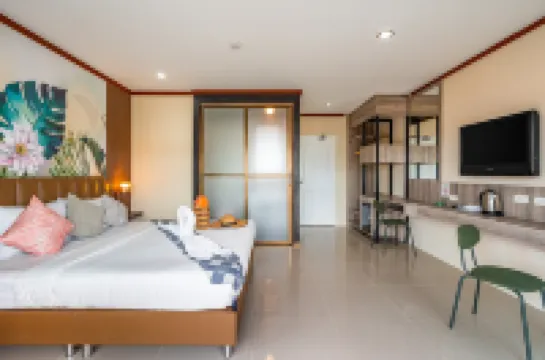 The Outdoor Kata Hotel โรงแรมใกล้Nook Dee