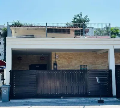 Newly Refurbished | Spacious Home | COMFY HILL Hotels in 