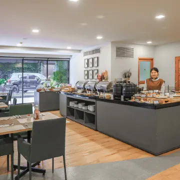 Icon Park Hotel, Chiang Mai Отели рядом с достопримечательностью «Старый город Чан Май»