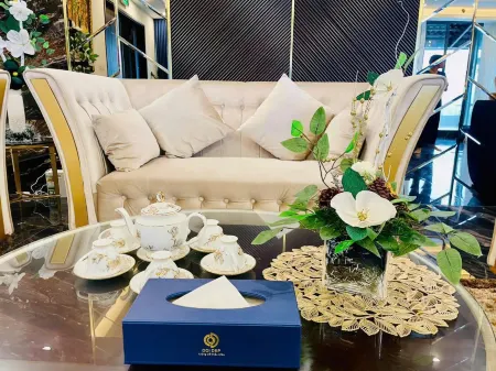 แซนดัลส์ ลิลี่ โฮเทล