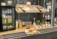 B&B HOTEL Pau Zénith - breakfast