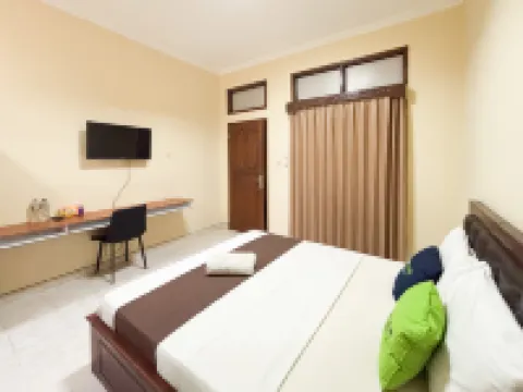 Urbanview Noja Guest House near Living World Denpasar 登巴薩附近的飯店