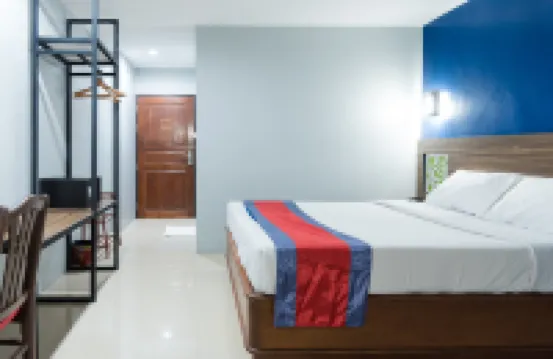 曼谷閣樓酒店@娜娜站