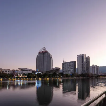 Tingyu Coast Mercure (Dali Xingsheng Bridge Erhai Park)