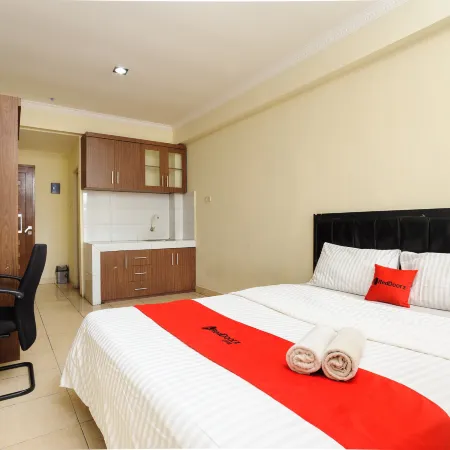 RedDoorz near GOR POPKI Отели рядом с достопримечательностью «Торговый центр Cibubur Junction»