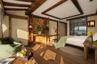 Muyu Guanshan Homestay (Jingmai Mountain Ancient Tea Forest Bajiaota Manghong Tea Ancestor Tree)