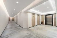 杭錦旗君鴻假日飯店（錫尼小鎮美食廣場店） - 停車場