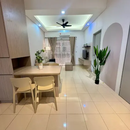 HCK HomeStay Near Sultan Ibrahim Stadium and Skudai Area