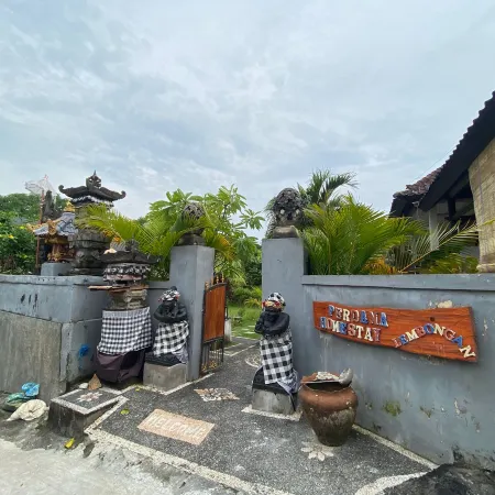 Perdana Homestay Lembongan Отели рядом с достопримечательностью «Пляж Тамаринд»