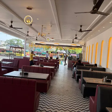 HOTEL MATHURA INN