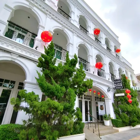 Casa Blanca Boutique Hotel Отели рядом с достопримечательностью «Старый город Пхукета»