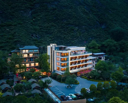 Bipenggou Guanshan Wangyue Hotel Hotels in Li County