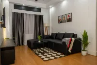 Entire Designer Apt+Free Airport Pickup+Discount