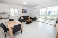Apartment with Two Bedroom and Parking - Bintang 3