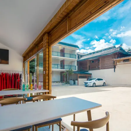 Lakeside Courtyard Hote