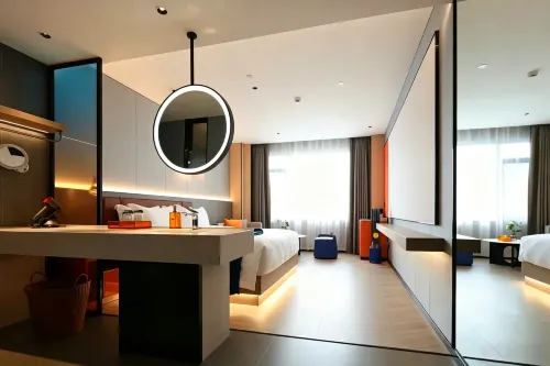 Mpression Hotel (East and West Lane, Two Rivers and Four Lakes, Guilin) - خدمة نقل من وإلى المطار